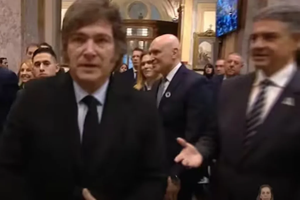 Javier Milei ignora a Jorge Macri y Villarruel en acto por el 25 de Mayo