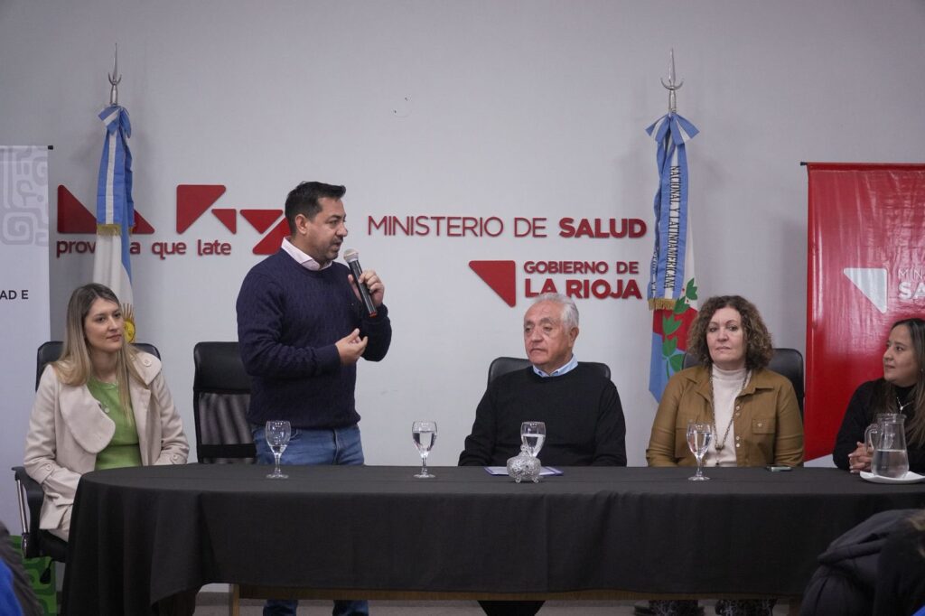 Ministro Menem lanzó curso